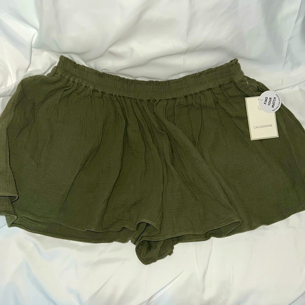 Green juniors/ladies shorts sz Large